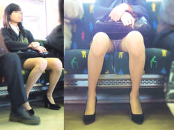 電車対面エロいスーツOLさんの開脚モロパンチラ