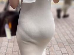 《絵に描いたようなBODYラインにPライン！激カワモデルのニットワンピ》