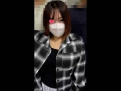 巨乳OLに集団でお触り｡ パンツも脱がして､ 乳首と手マンの2点同時お触り｡