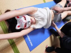 仮面越しでも分かるベリーキュートなＭ系女子さんをよってたかってネチっこく且つ激しめにくすぐりアタックしてみました（完全オリジナル