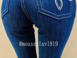 MOUSSYデニムのお尻👖チンポ硬くするジーンズのドエロ尻フリで射精量アップ！シコってぶっかけて❤