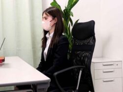 新入社員のエロすぎる見せつけ！パンツ見せつけ→美乳揉み→色んなポーズでえっちな誘惑【パンチラ/おっぱい】