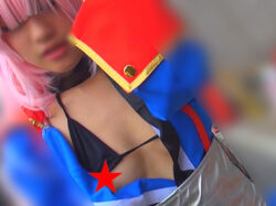 エロ過ぎる露出大好きコスプレイヤーさんの野外コスプレ撮影ｗ青空のもとチクぽろ多発で通行人もドン引きする異次元の映像ｗ