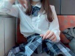 撮影日記241 今回は、夏服で登場！まさにオタサーの姫！白の美肌が激カワな無敵の激カワJを電車内で撮影【25分超撮